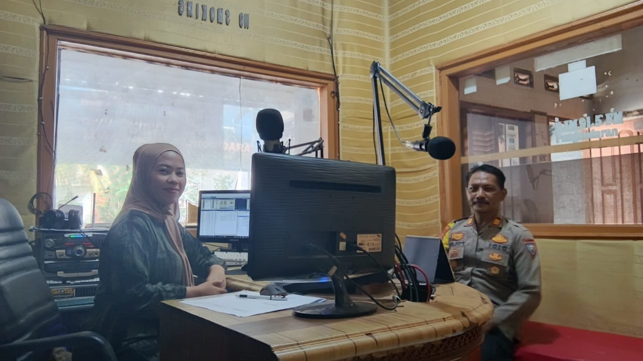 Kasat Binmas Polres Pangandaran Mengudara di Radio RBS: Tips Jitu Mudik Lebaran Aman dan Nyaman!