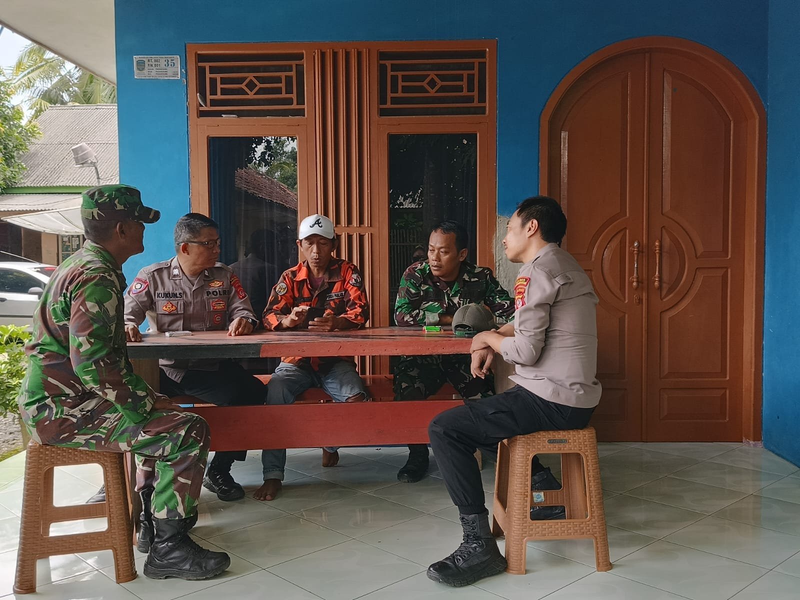 Jelang Silaturahmi, Bhabinkamtibmas Desa Padaherang Sambangi Ormas Pemuda Pancasila