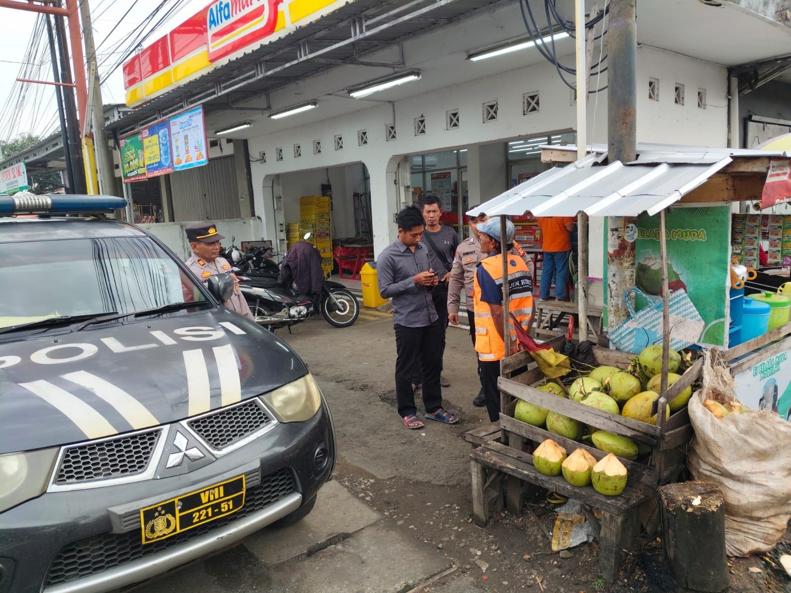 Polsek Padaherang Polres Padaherang Patroli Dialogis Beri Keamanan Warga Saat Ngabuburit