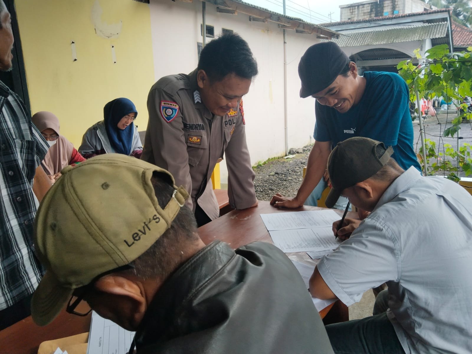 Jaga Kamtibmas di Bulan Ramadhan, Polsek Padaherang Sambangi Warga Desa Sindangwangi