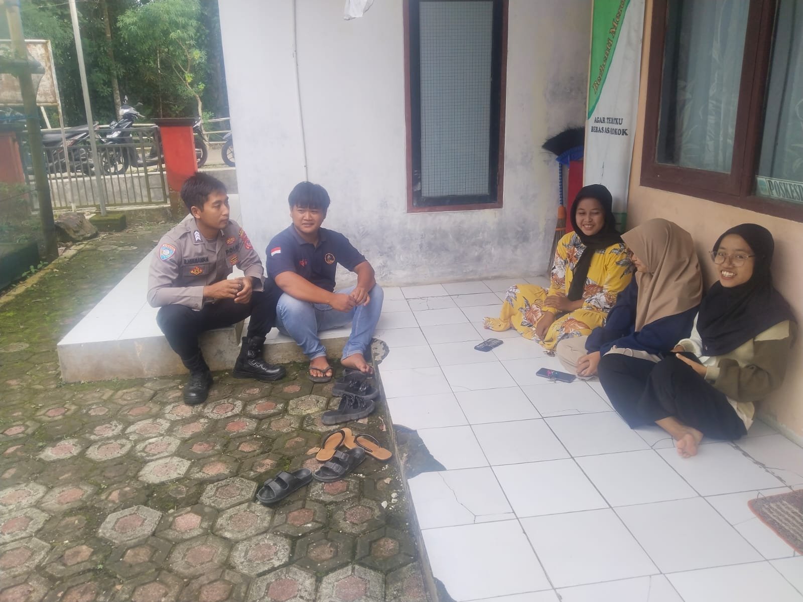 Bhabinkamtibmas Desa Kertajaya Laksanakan Sambang, Warga Diajak Jaga Keamanan dan Ketertiban
