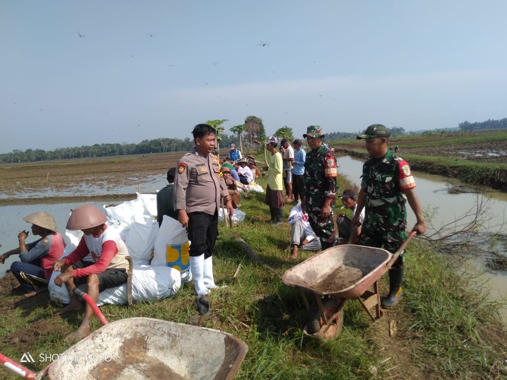 Bhabinkamtibmas Desa Maruyungsari Sambangi Warga untuk Jalin Silaturahmi dan Jaga Kamtibmas