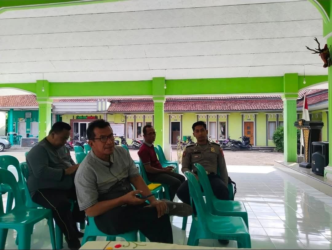 BHABINKAMTIBMAS POLSEK PADAHERANG LAKSANAKAN GIAT SAMBANG DAN SILATURAHMI KAMTIBMAS DI DESA SUKAMAJU