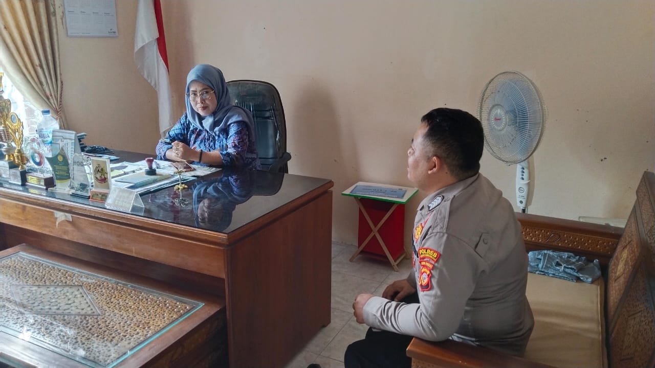 BHABINKAMTIBMAS POLSEK PADAHERANG LAKSANAKAN GIAT SAMBANG DAN SILATURAHMI DI DESA KEDUNGWULUH