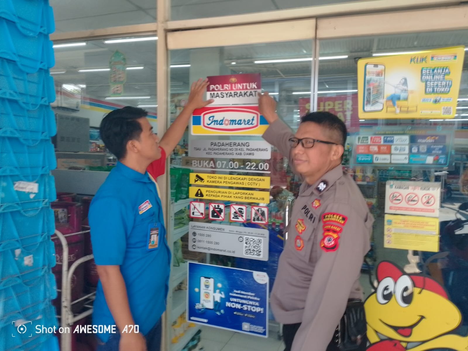 POLSEK PADAHERANG GELAR SOSIALISASI DAN PEMASANGAN TAGLINE "POLRI UNTUK MASYARAKAT"
