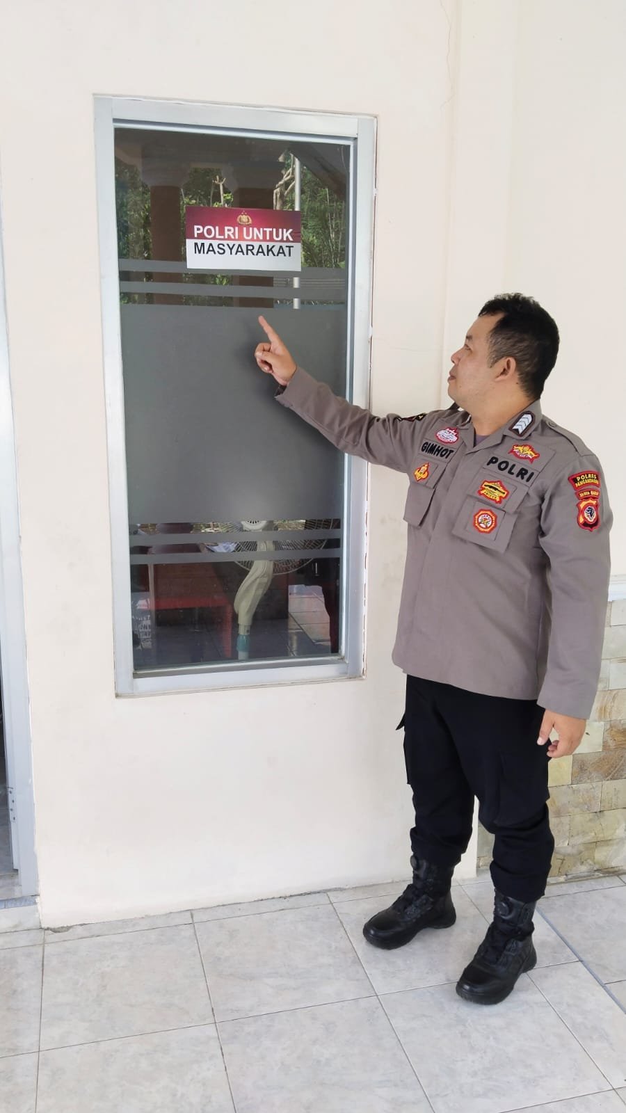 POLSEK PADAHERANG SOSIALISASIKAN TAGLINE "POLRI UNTUK MASYARAKAT" DI KANTOR DESA KEDUNGWULUH