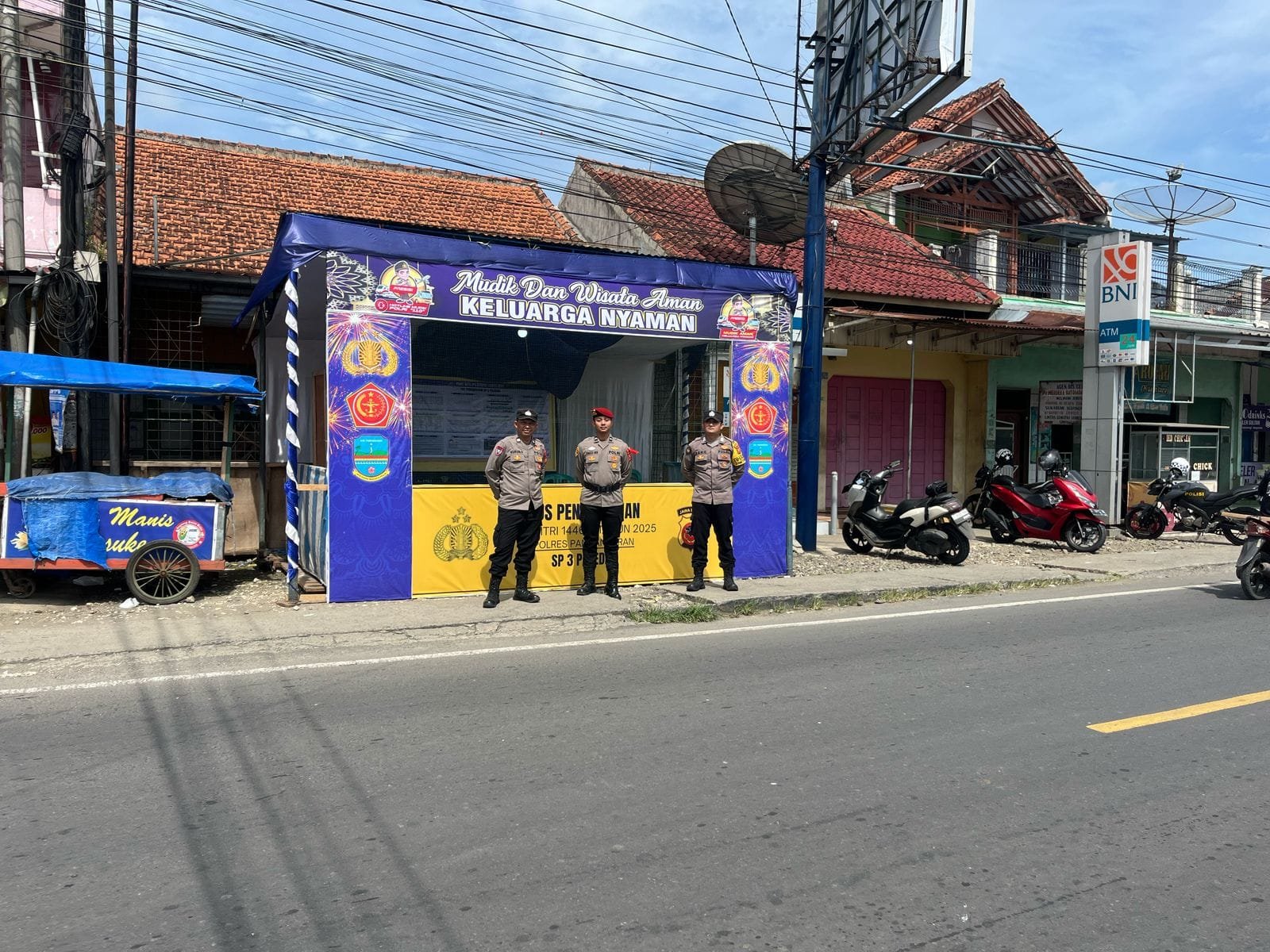POLRES PANGANDARAN LAKSANAKAN PENGAMANAN OPS KETUPAT LODAYA 2025 DI POS PAM SIMPANG 3 PALEDAH PADAHERANG