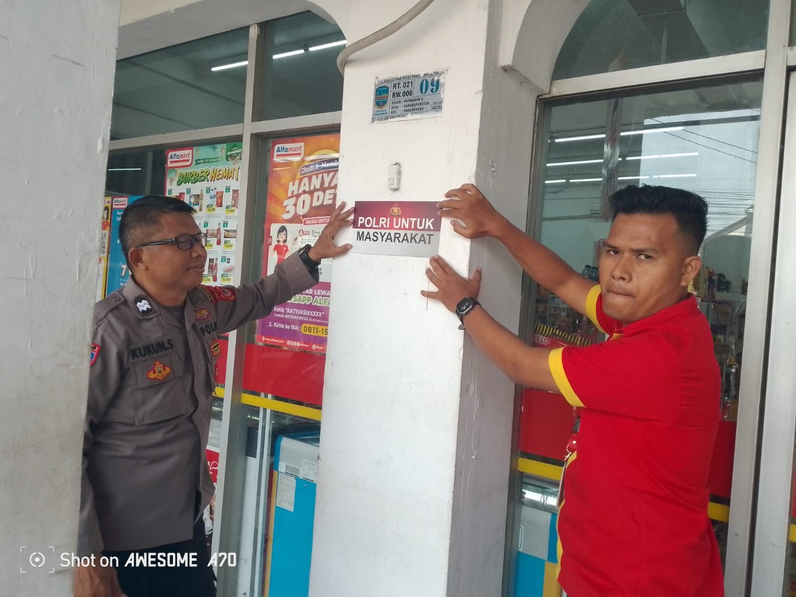 POLSEK PADAHERANG GELAR SOSIALISASI DAN PEMASANGAN TAGLINE "POLRI UNTUK MASYARAKAT"