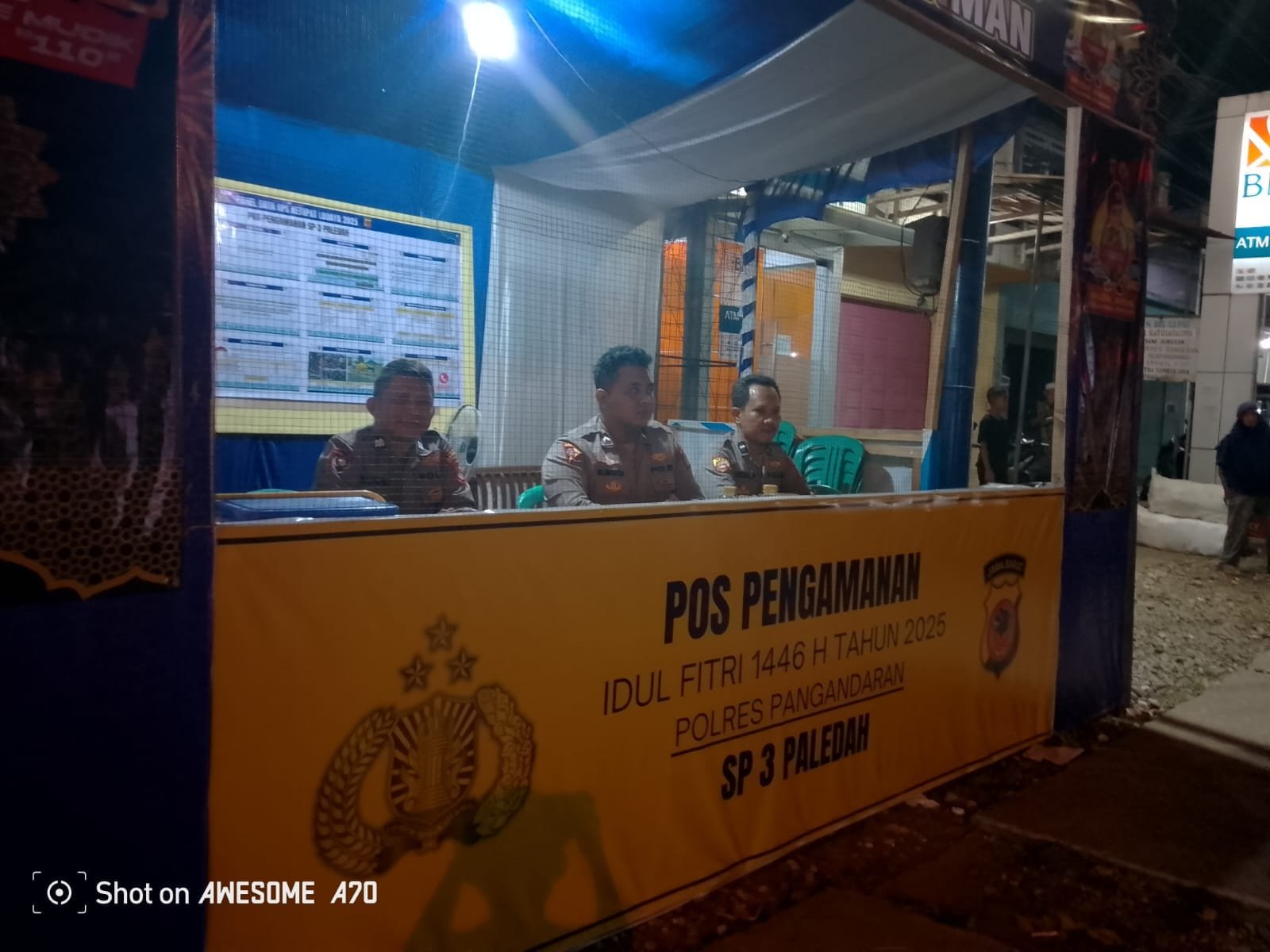 KEPOLISIAN AMANKAN ARUS MUDIK LEBARAN DI POS PAM SIMPANG 3 PALEDAH PADAHERANG