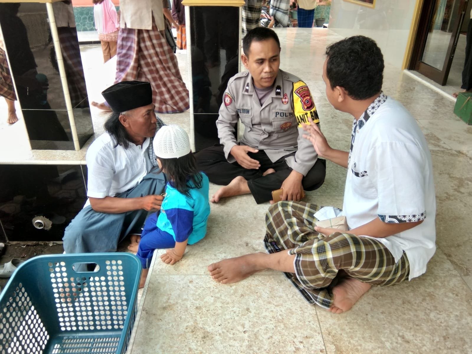 Bhabinkamtibmas Polsek Padaherang Sambangi Warga Dusun Julang, Berikan Himbauan Kamtibmas Selama Ramadhan