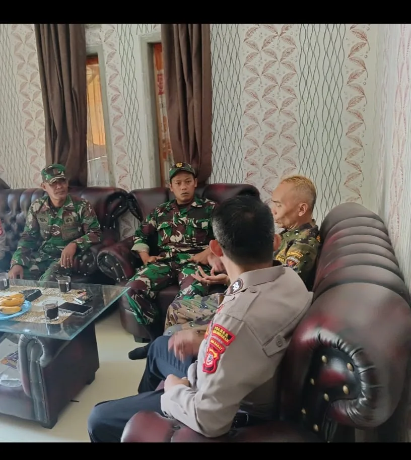 BHABINKAMTIBMAS DESA PADAHERANG SAMBANGI WARGA BERSAMA KETUA GRIB, CIPTAKAN SITUASI KONDUSIF DI DUSUN SUKARENAH