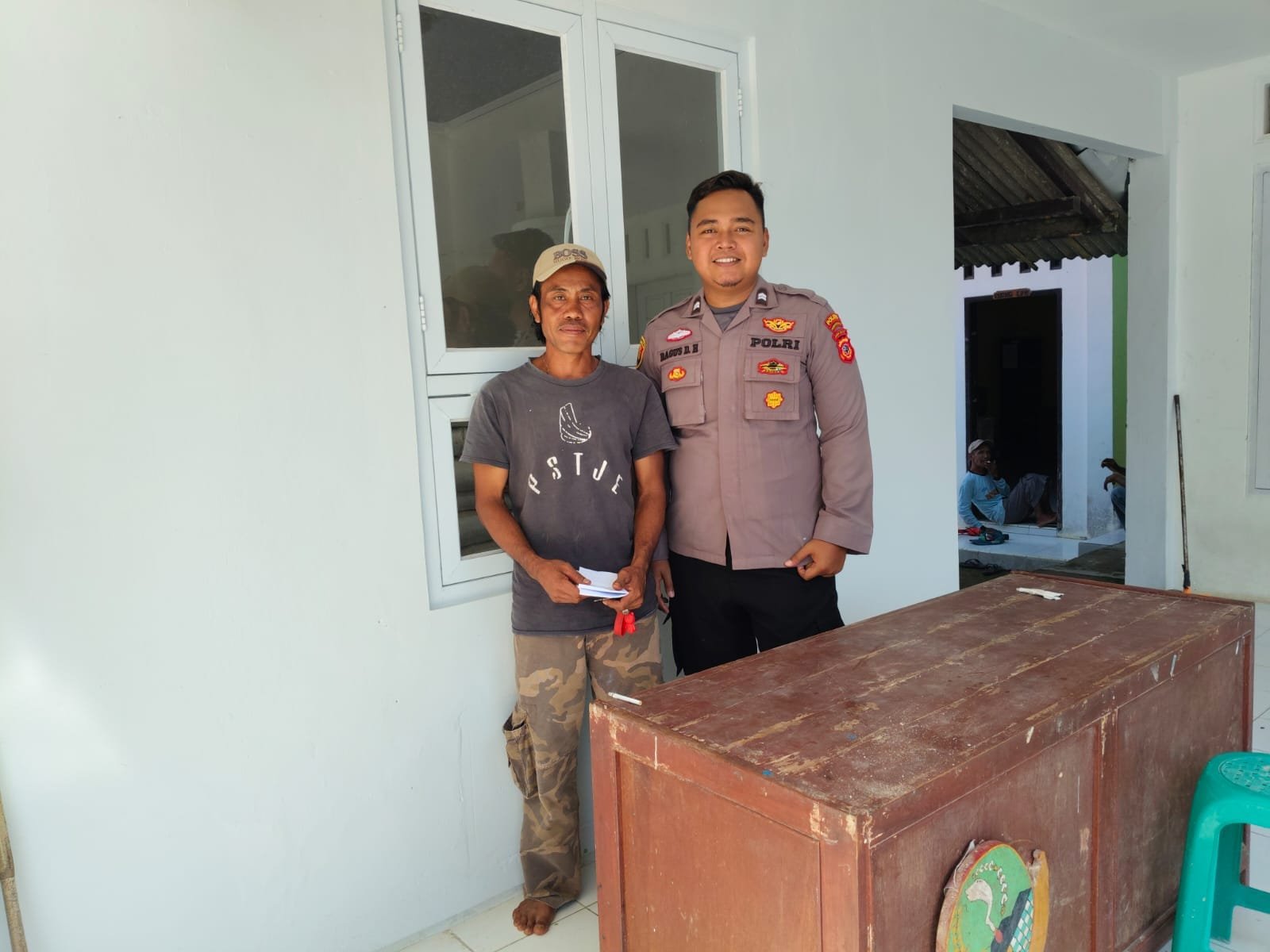Bhabinkamtibmas Desa Pasirgeulis Sambangi Warga, Sampaikan Pesan Kamtibmas