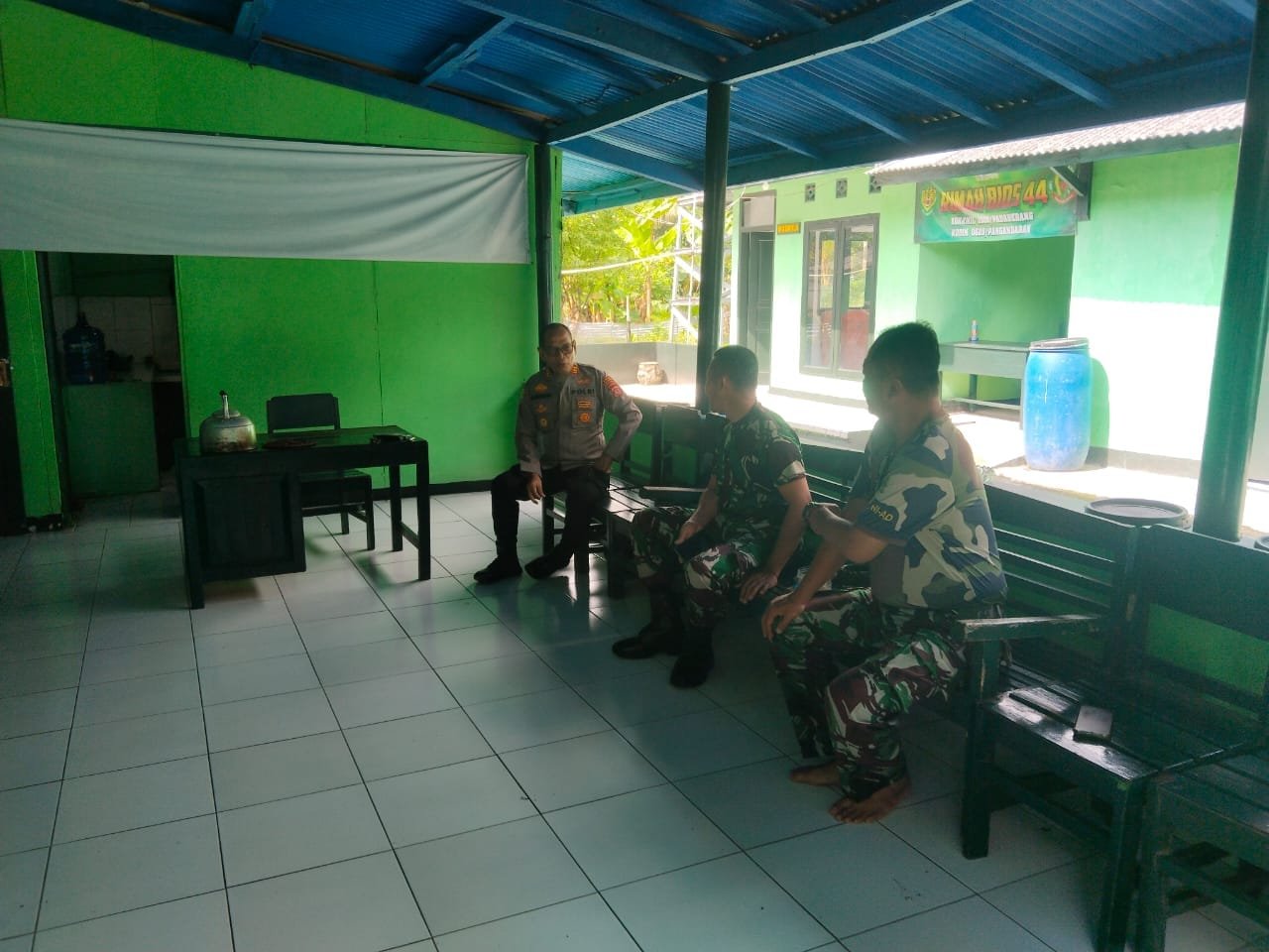 KAPOLSEK PADAHERANG GELAR KOORDINASI DENGAN KORAMIL PADAHERANG UNTUK TINGKATKAN PELAYANAN PUBLIK