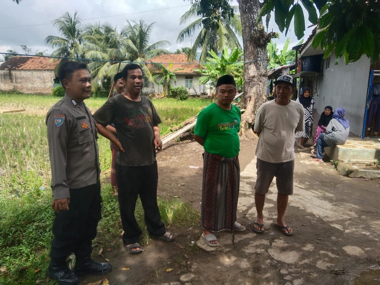 PS. Kanit Binmas Polsek Padaherang Sambangi Ketua GP Ansor, Ajak Bersama Jaga Kamtibmas di Desa Karangsari