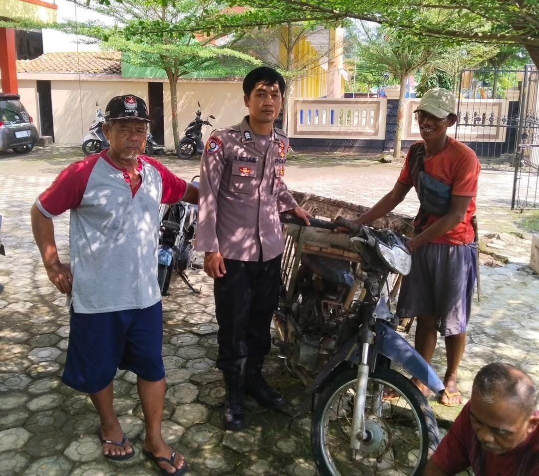 WUJUDKAN KEAMANAN WILAYAH, BHABINKAMTIBMAS DESA KERTAJAYA SAMBANGI WARGA