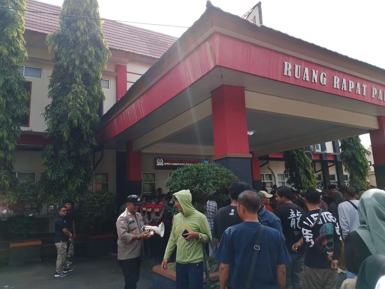 Satbinmas Polres Pangandaran Jadi Tim Negosiator dalam Audiensi Forum Warga Pasar Wisata