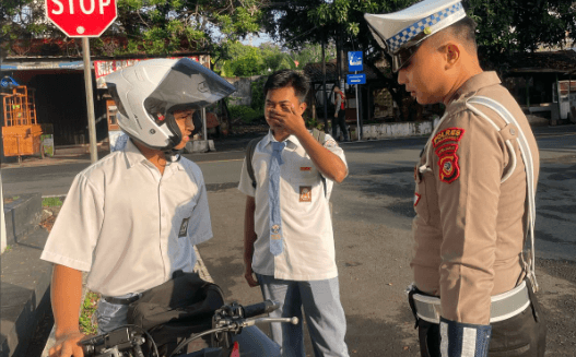 polantas ajak keselamatan berkendara