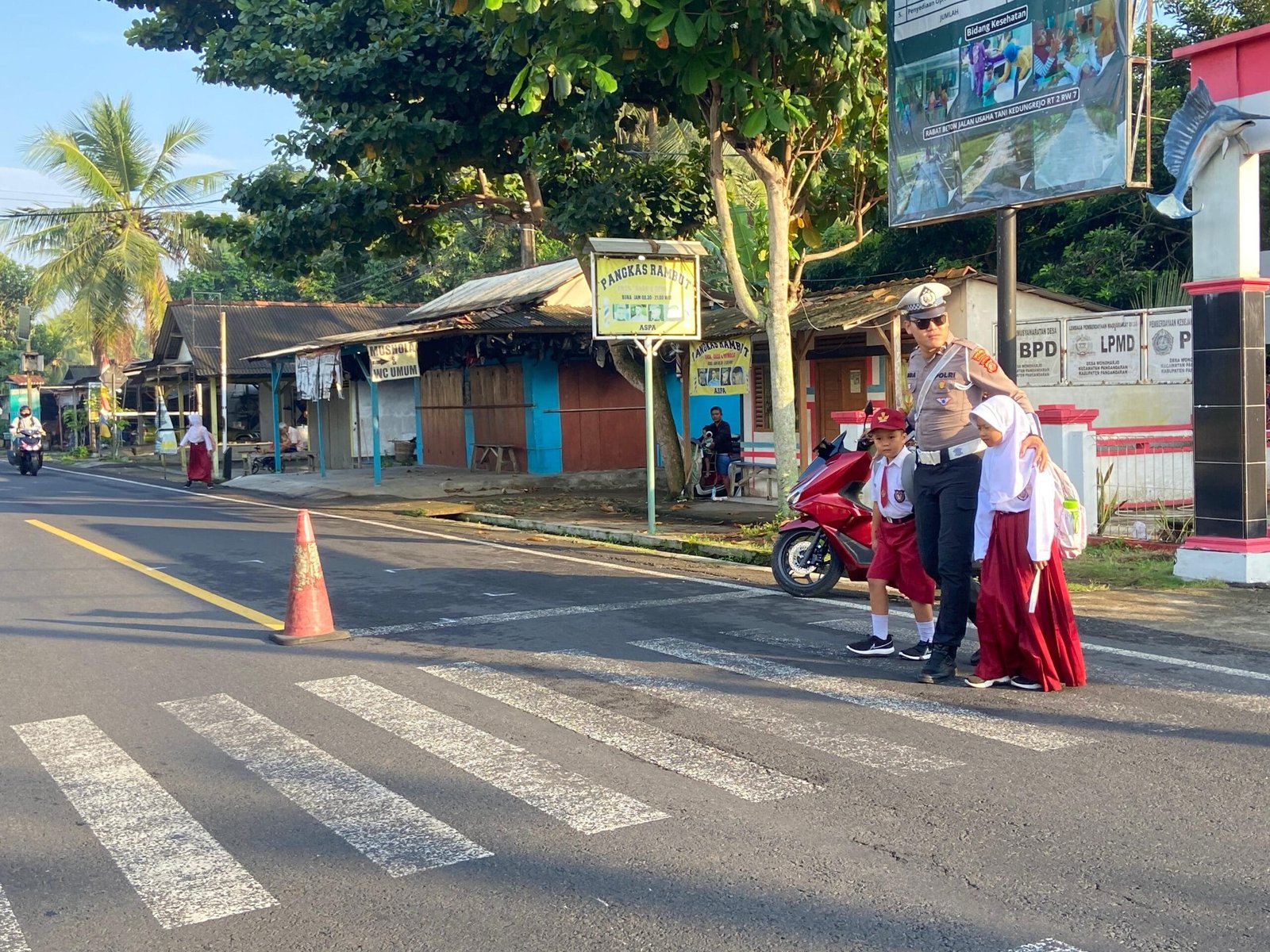 polantas bantu anak sekolah