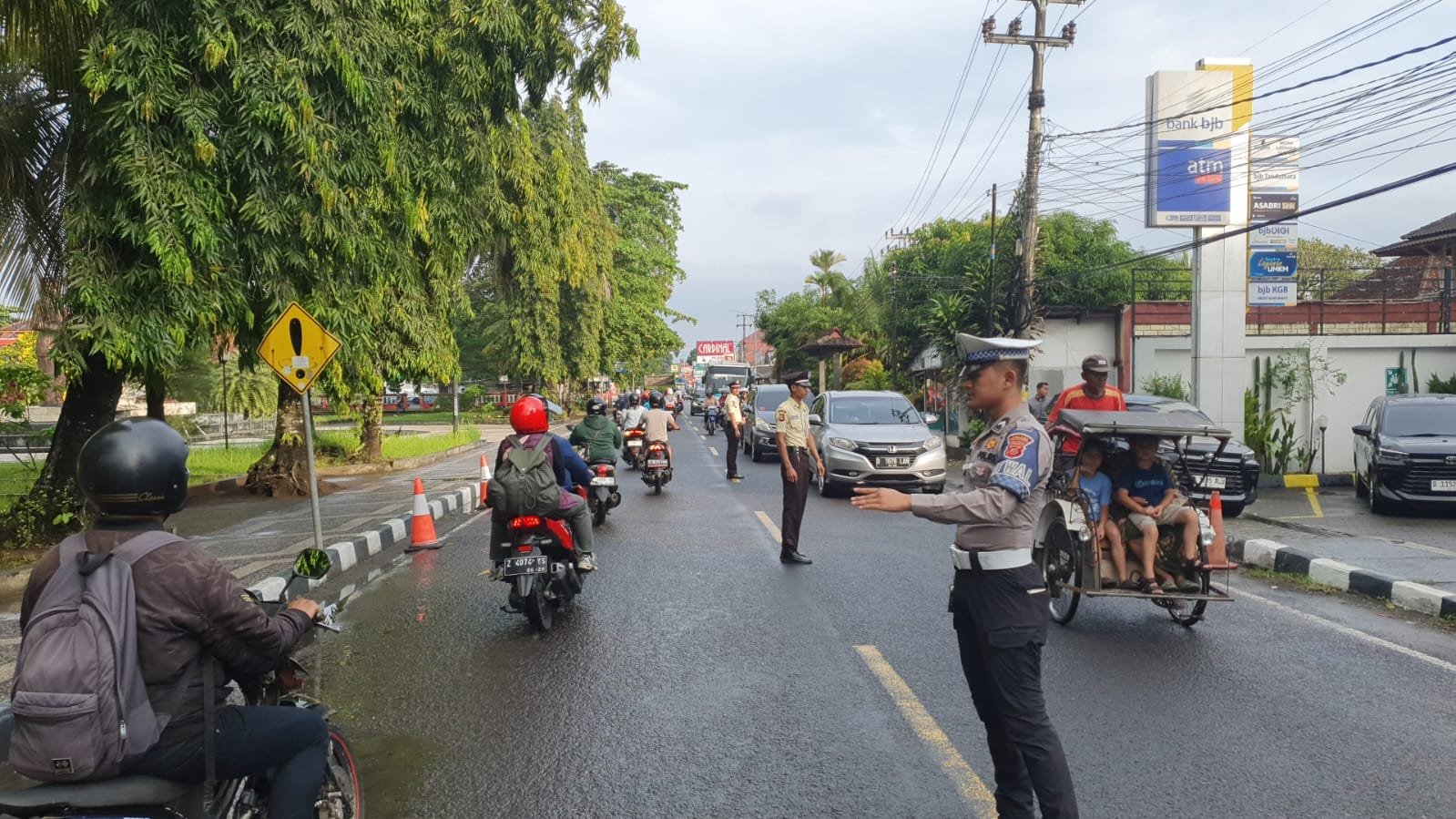 pengaturan pagi didepan bank bjb