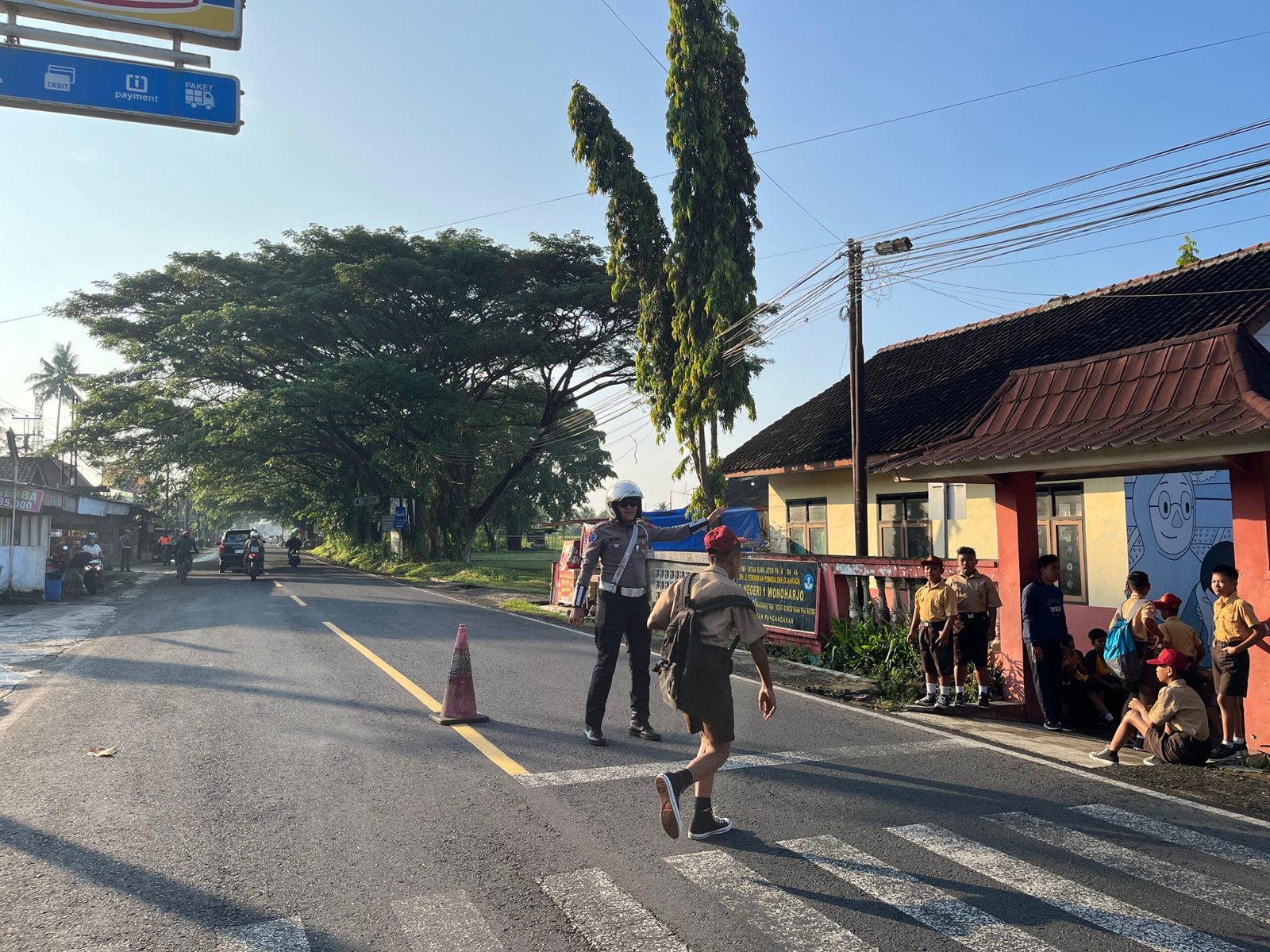 pengamanan sekolah pagi hari