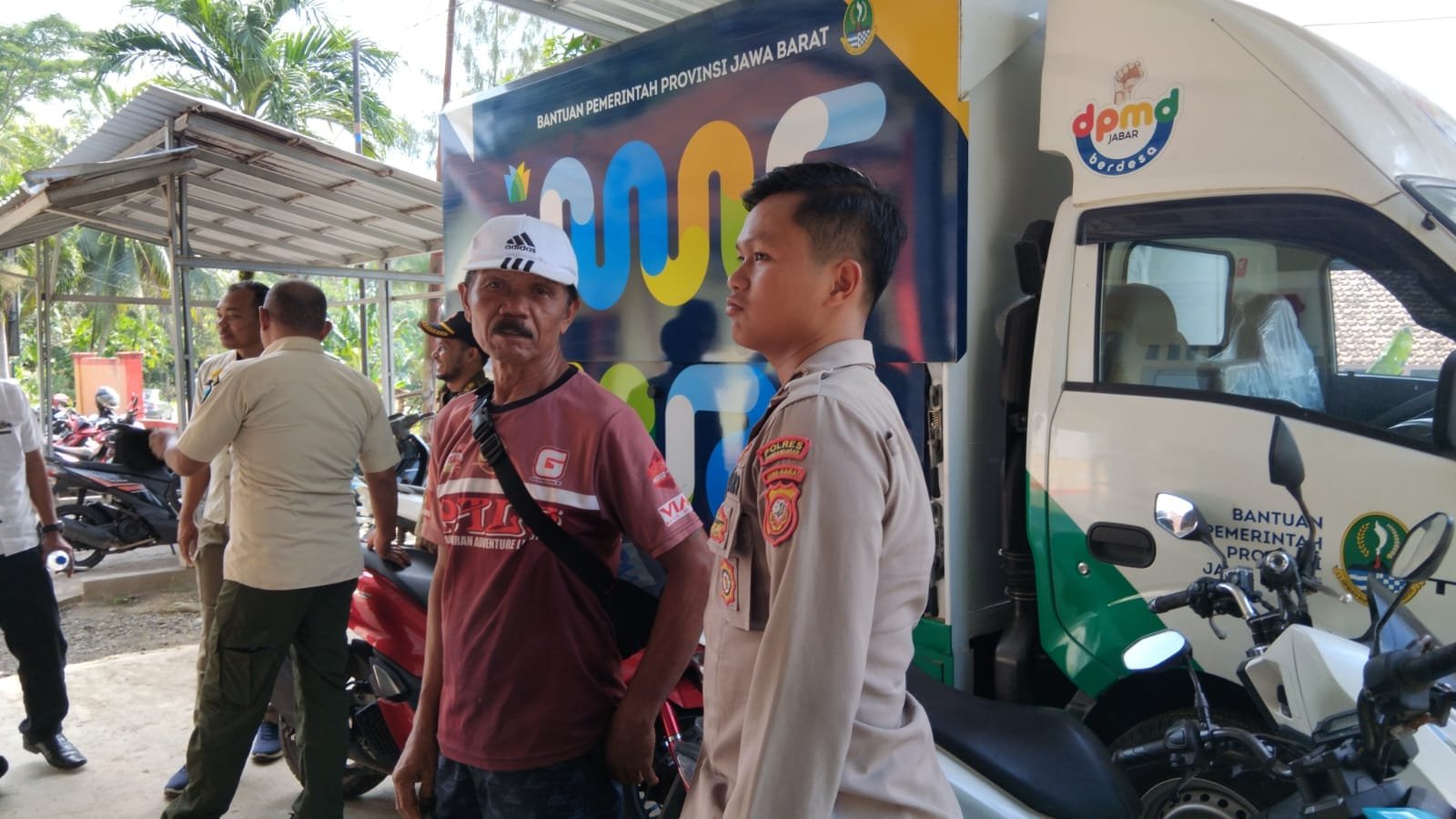 Polri Untuk Masyarakat: Satbinmas Polres Pangandaran Dampingi Audiensi di Desa Sukahurip