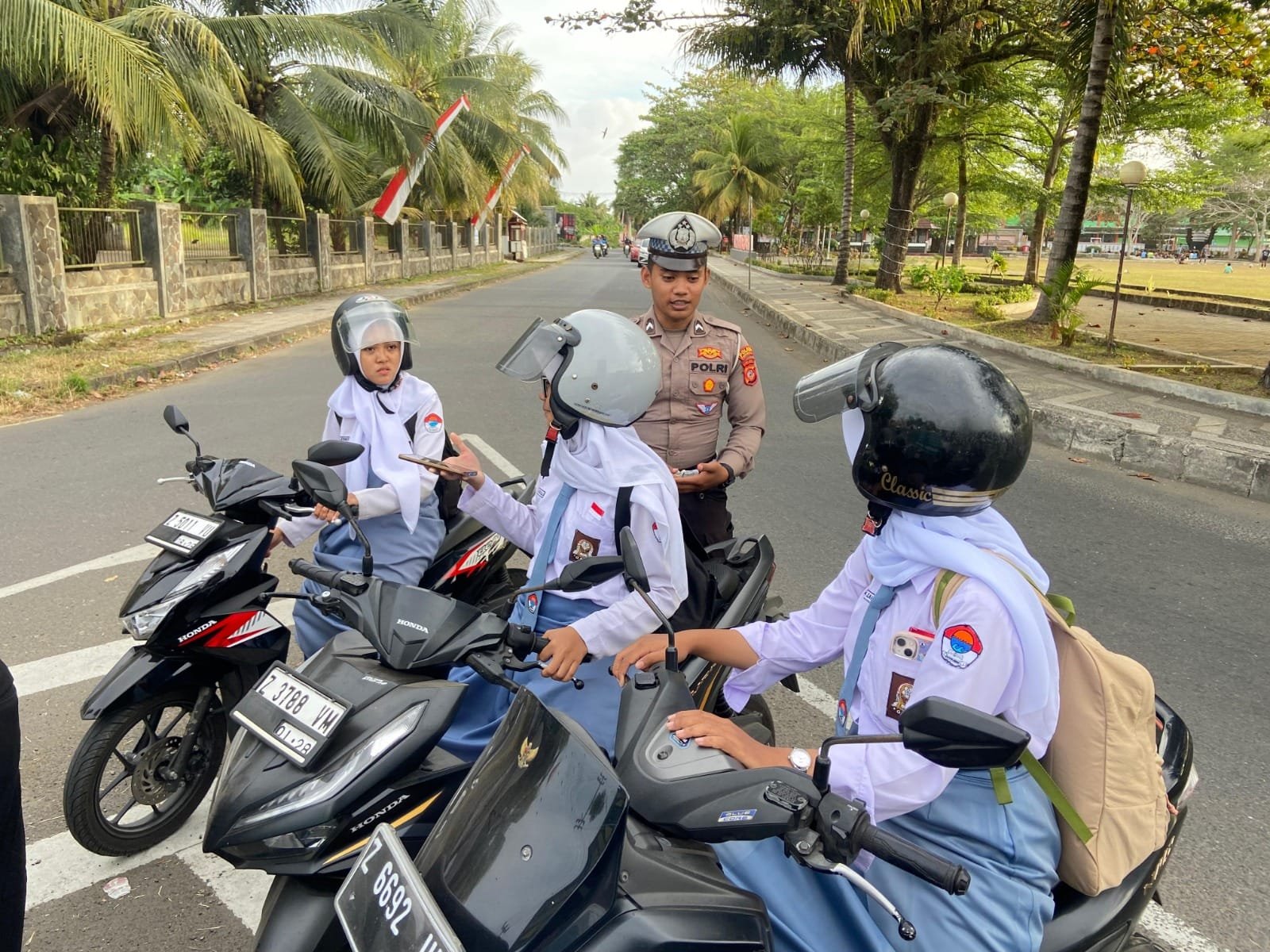 Himbauan pelajar pengguna motor