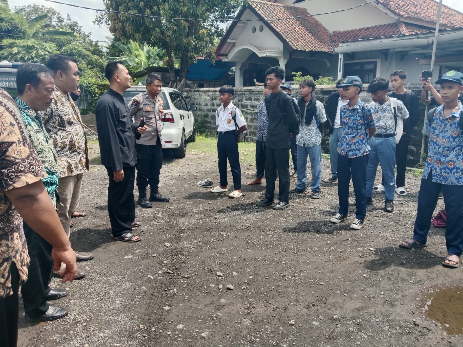 Tegakkan Disiplin, Polsek Padaherang Bersama Tim Gedas Tertibkan Pelajar Bolos Sekolah