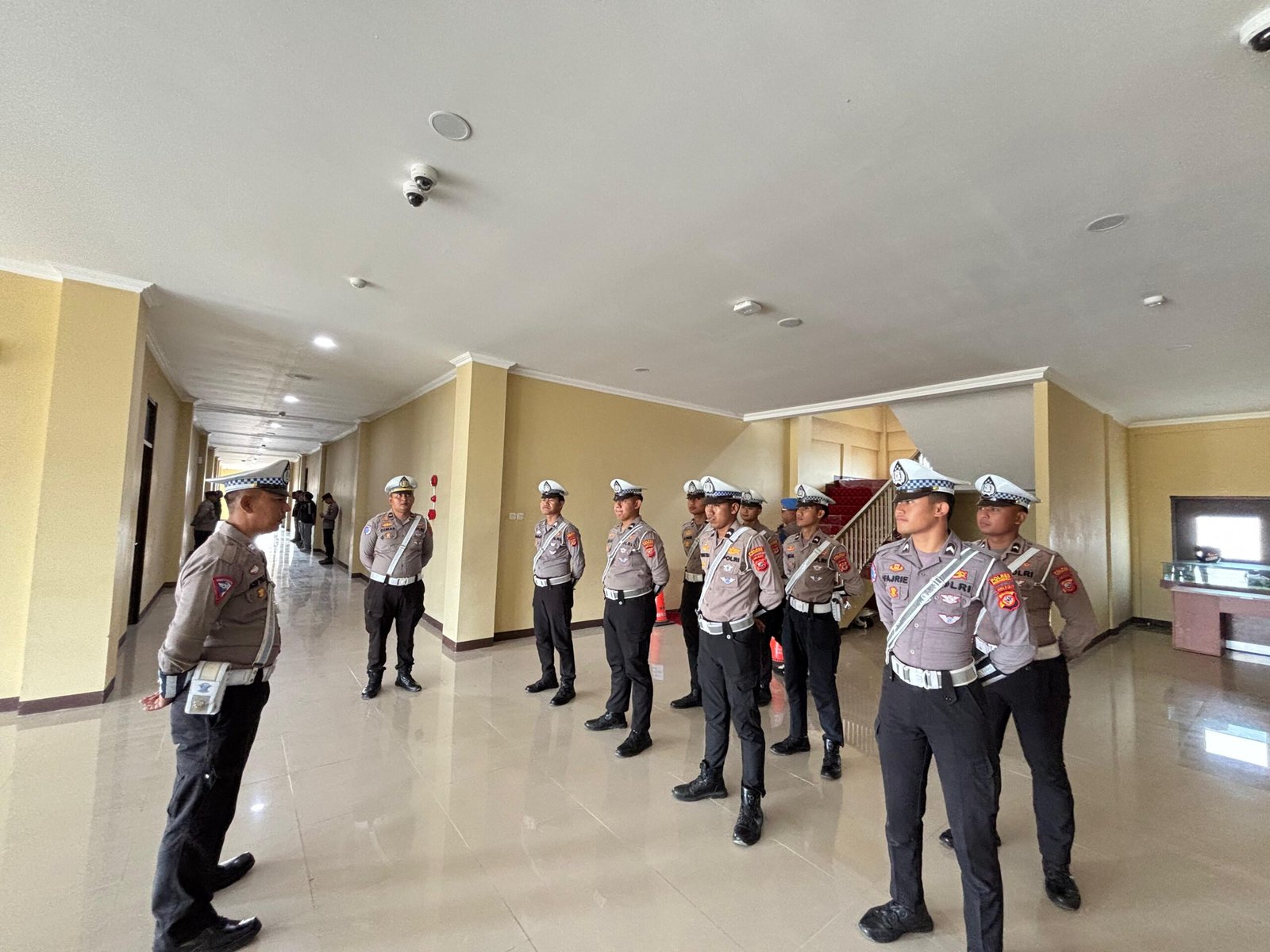 PENGECEKAN PERSONEL OLEH KANIT KAMSELTIBCARLNTAS