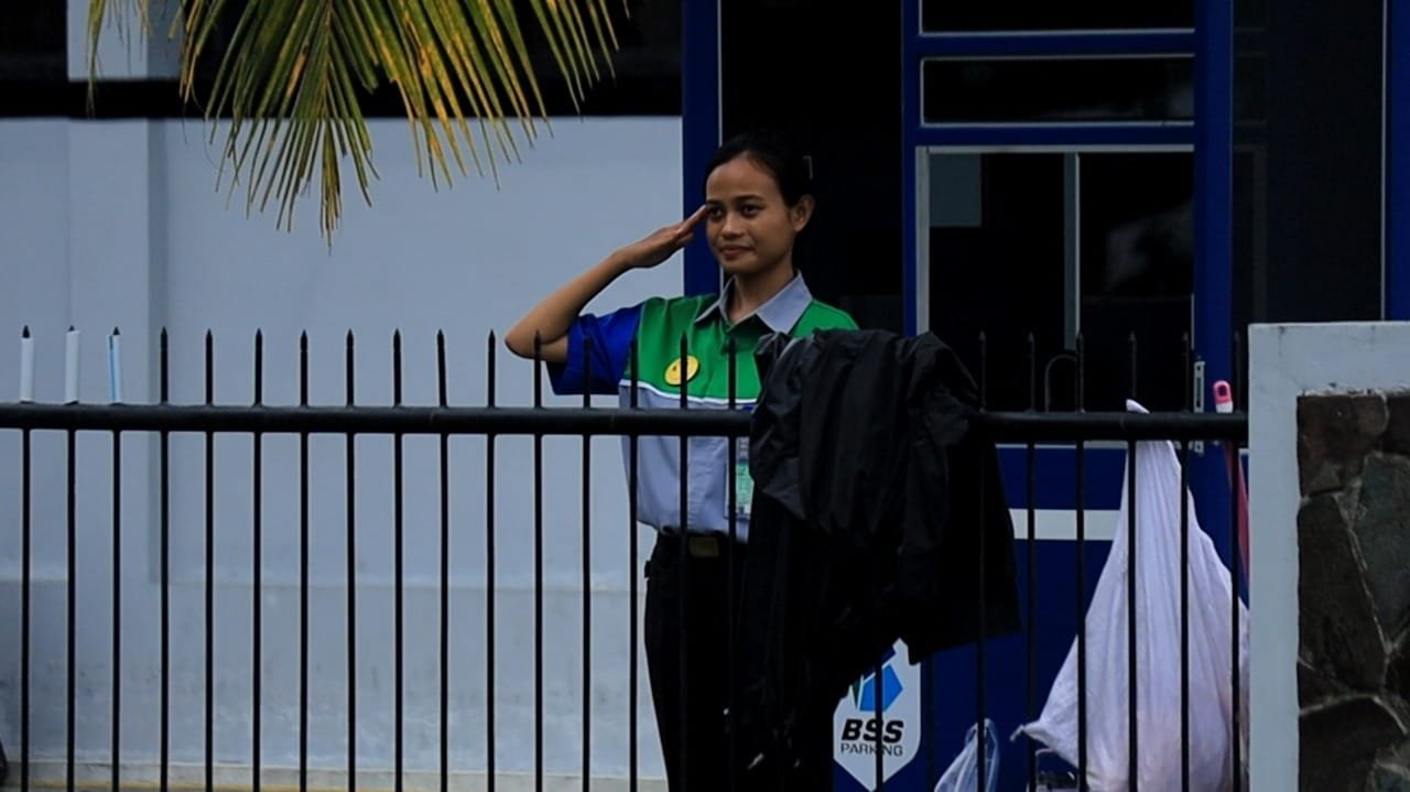 Petugas ticketing parkir Ikut Hormat Bendera, Wakapolres Pangandaran Beri Penghargaan Saat Upacara Hari Sumpah Pemuda