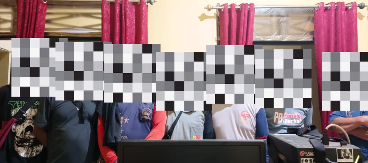 Peristiwa ini berawal ketika para terduga pelaku datang ke rumah korban, Sarmi (59), pada Sabtu siang untuk membeli padi. Saat proses penimbangan berlangsung dan padi diangkut ke truk, warga sekitar mendatangi lokasi karena curiga dengan aktivitas tersebut.