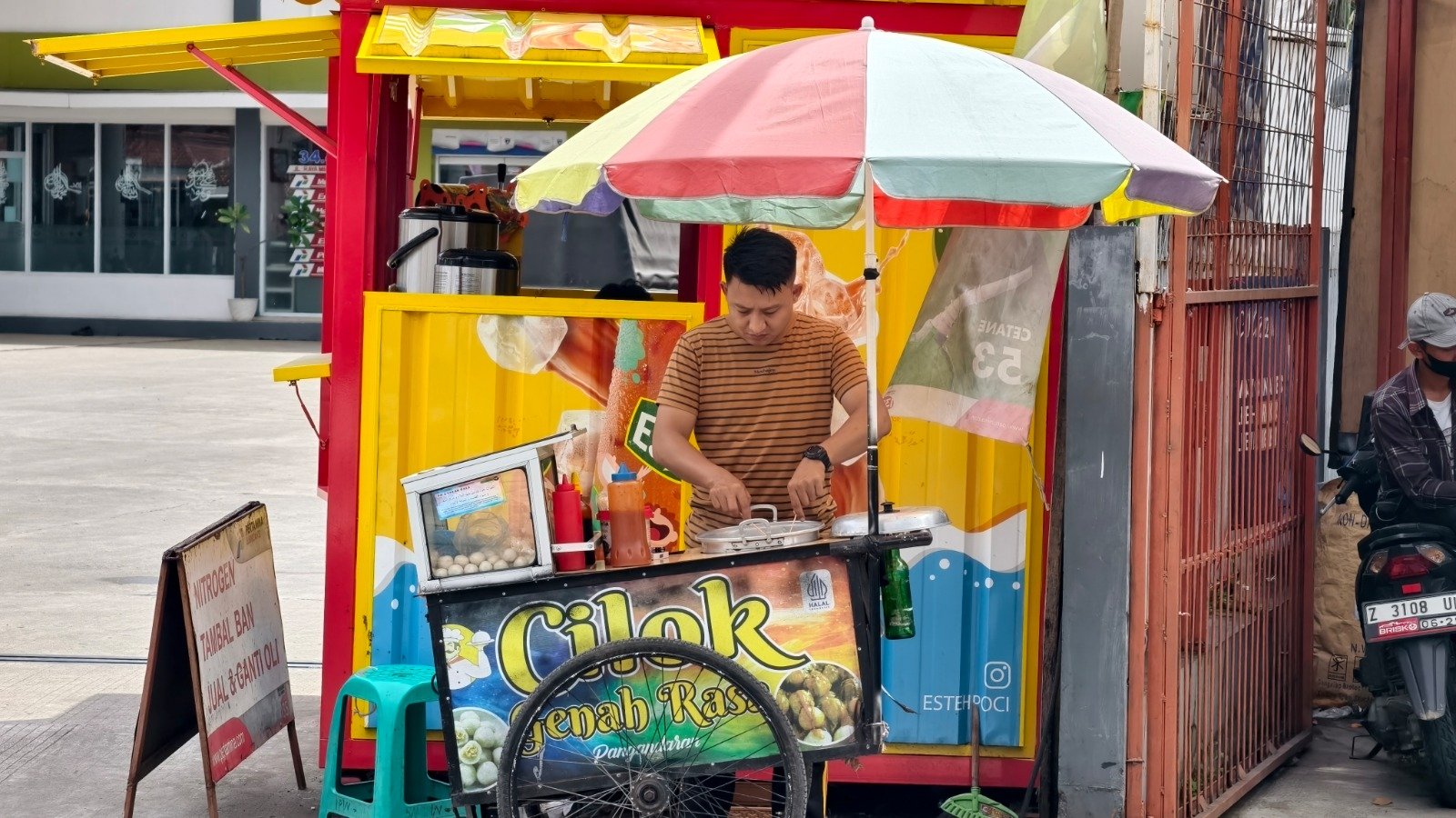 Brigadir Fajar Mustofa Kembangkan UMKM Cilok, Berdayakan Warga Sekitar Pangandaran