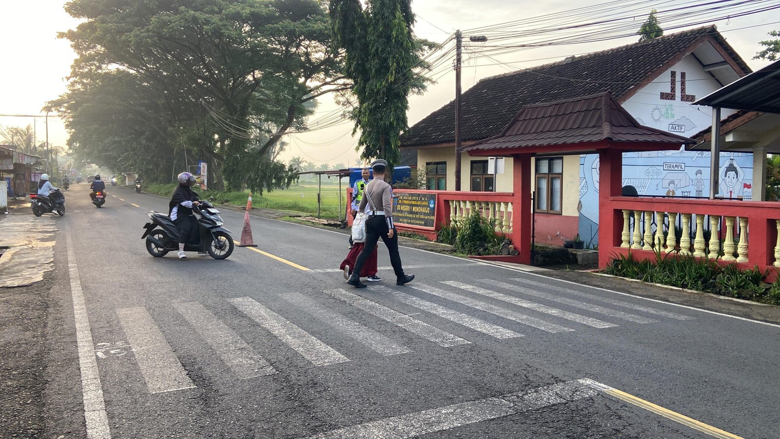 PENYEBRAGAN ANAK SEKOLAH