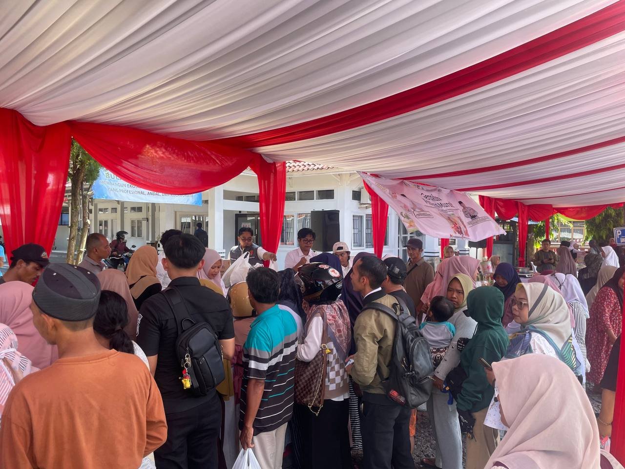 Polres Pangandaran Gelar Gerakan Pangan Murah Selama Ramadhan, Warga Antusias Serbu Bahan Pokok