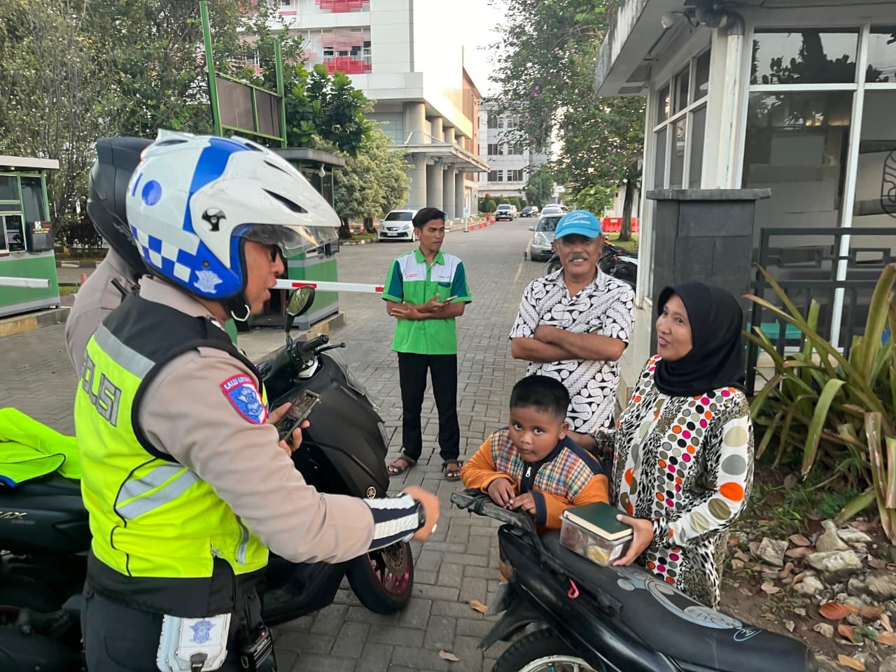 POLANTAS MENYAPA MASYARAKAT