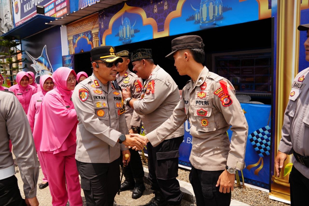 Kapolres Cek Pospam Operasi Ketupat Lodaya 2026, di Jalur Wisata Pangandaran, pastikan Pemudik dan wisatawan Aman dan nyaman.