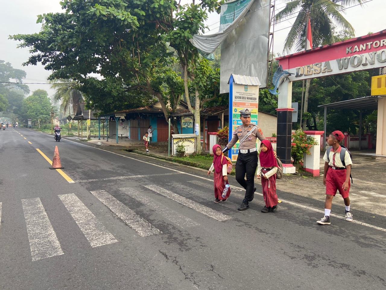 PENYEBRANGAN ANAK SEKOLAH