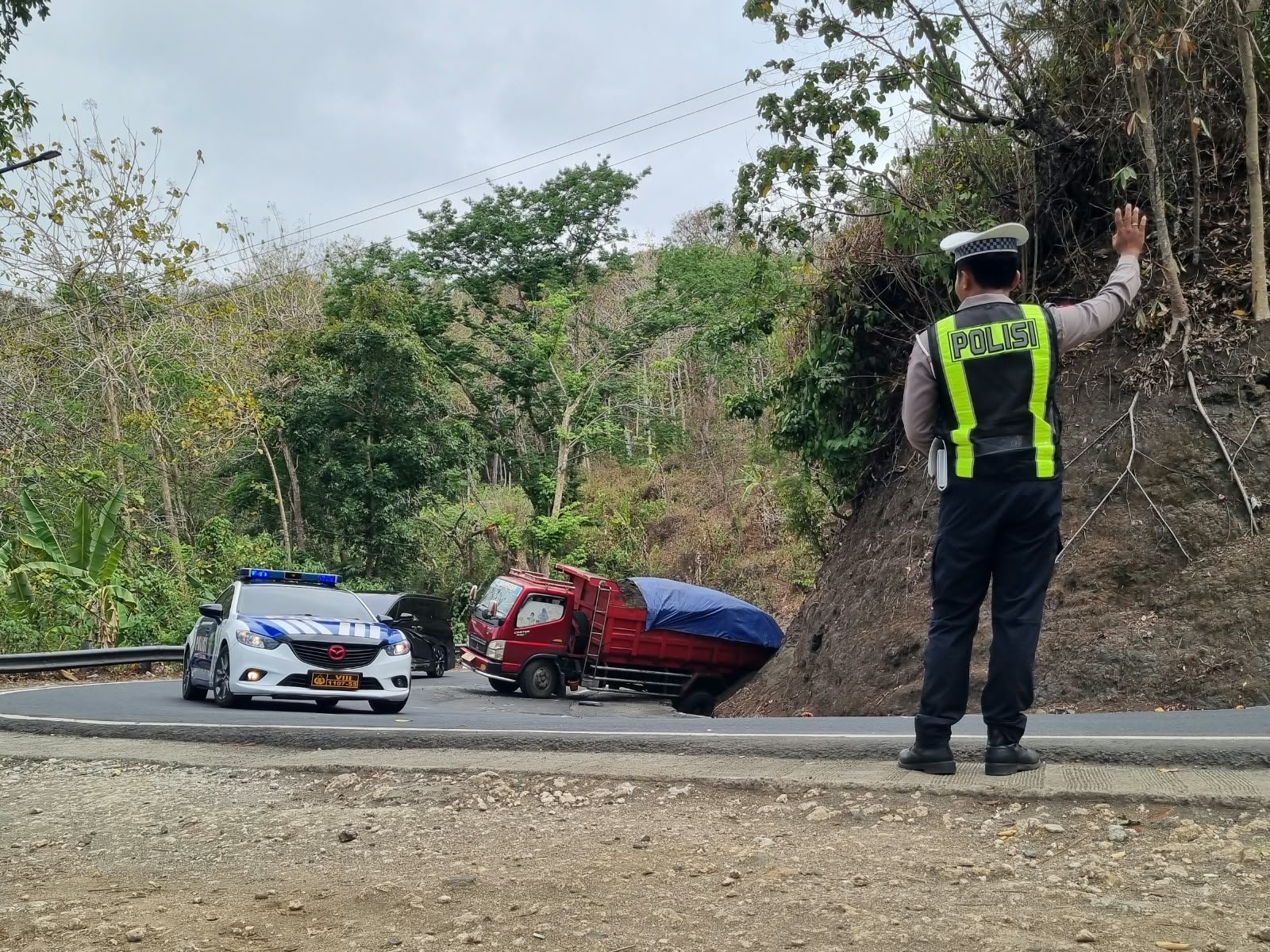 Mesin Truk Mati Saat Menanjak, Tiga Kendaraan Mengalami Kerusakan di Pangandaran